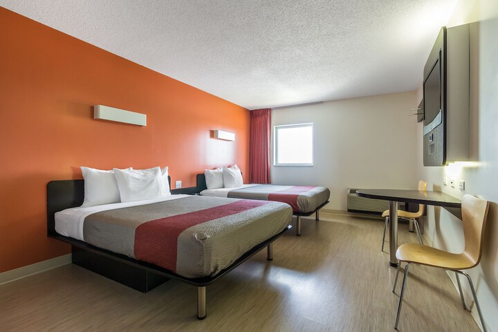 Room 32 of 75