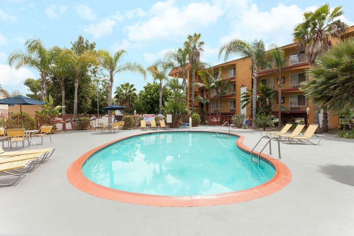 Pool 4 of 17