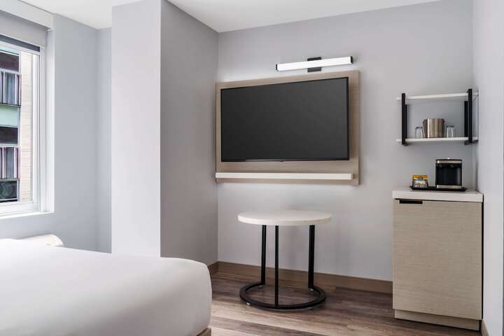 Room 53 of 96