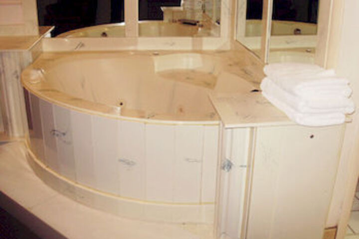 Rodeway Inn & Suites