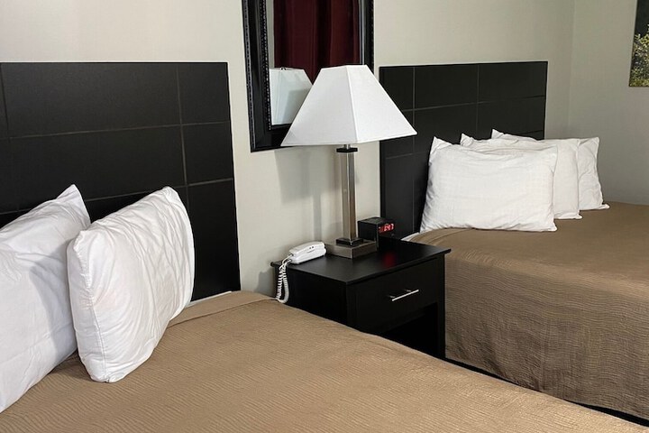 Room 7 of 11