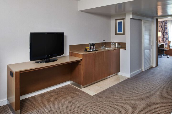 DoubleTree by Hilton Torrance - South Bay