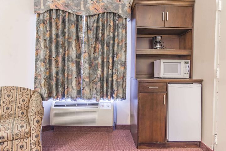 Room 32 of 37