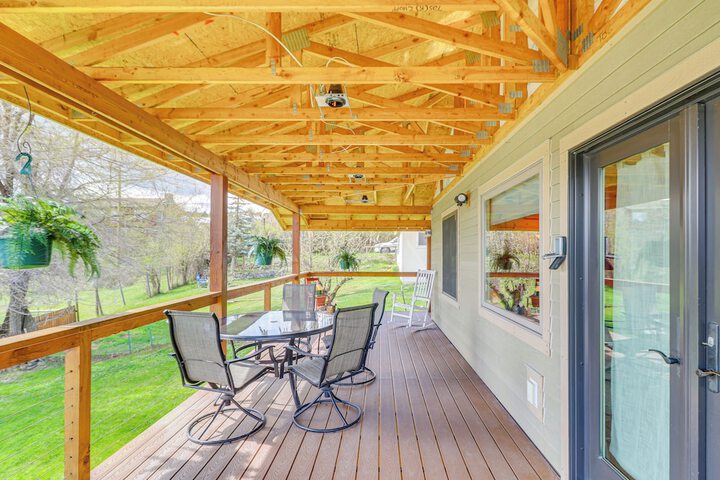 Mtn-view Eureka Apartment: Walk to Eateries!