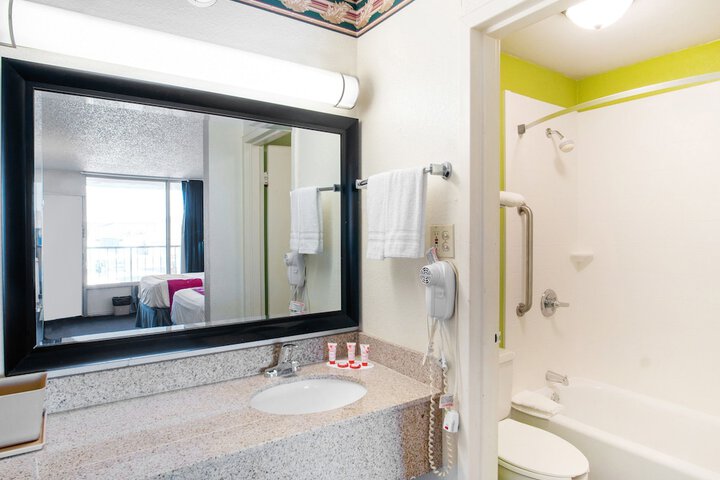 Room 15 of 25