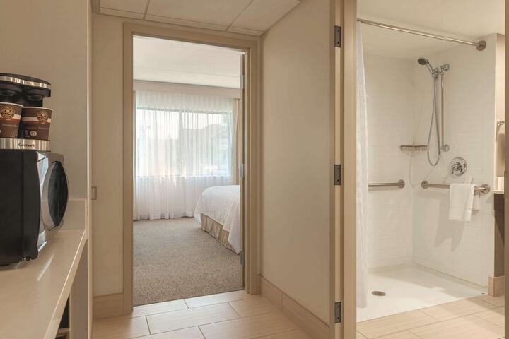 Embassy Suites by Hilton Milwaukee Brookfield