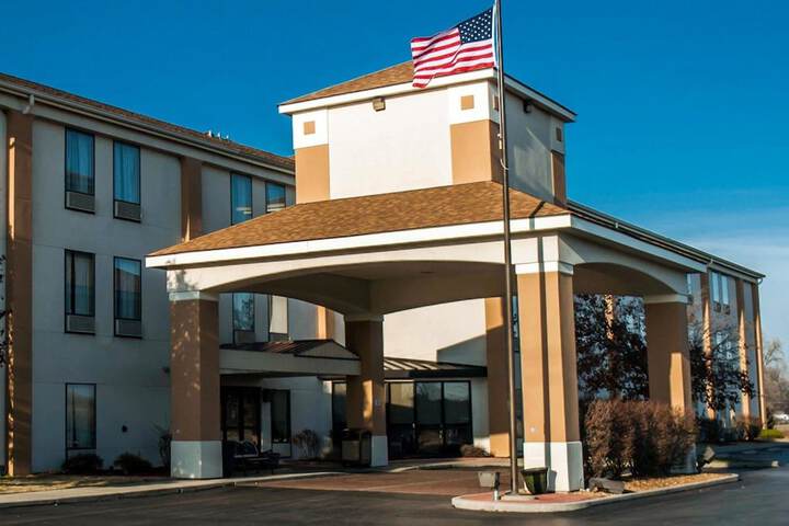 Quality Inn & Suites near St. Louis and I-255