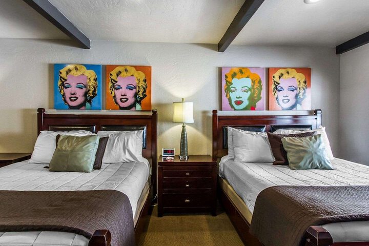 Room 25 of 42
