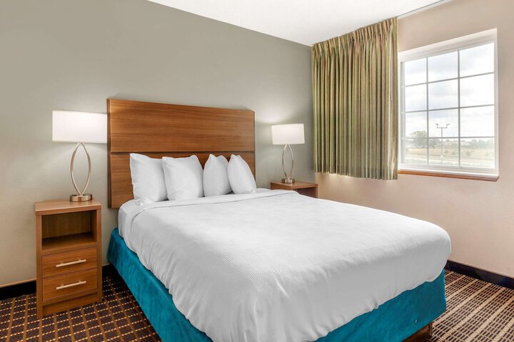 MainStay Suites Dubuque at Hwy 20