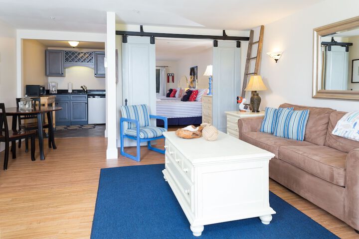 Room 215 of 373