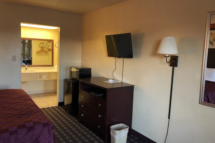 Room 2 of 27