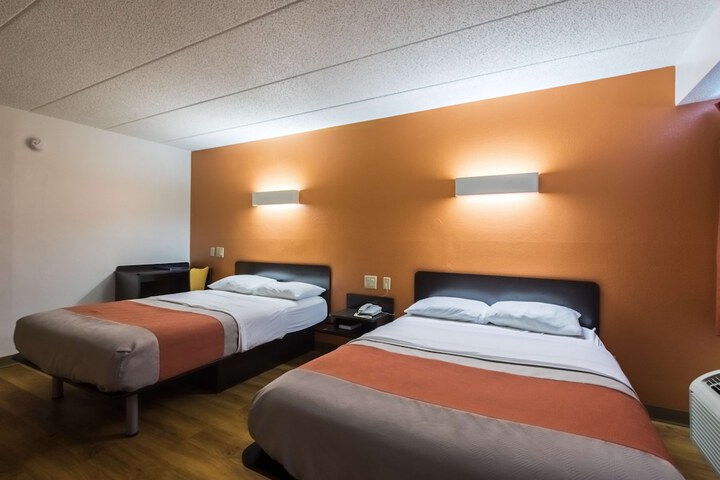 Room 33 of 40