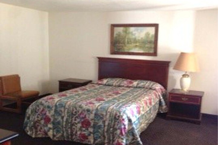 Room 11 of 15