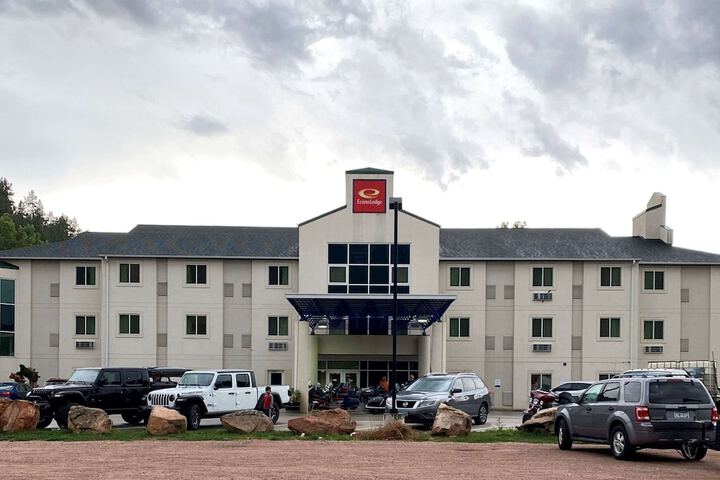 Hotel 2 of 8