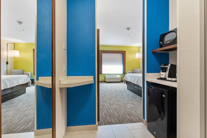 Holiday Inn Express Suites Van Buren-Ft Smith Area by IHG