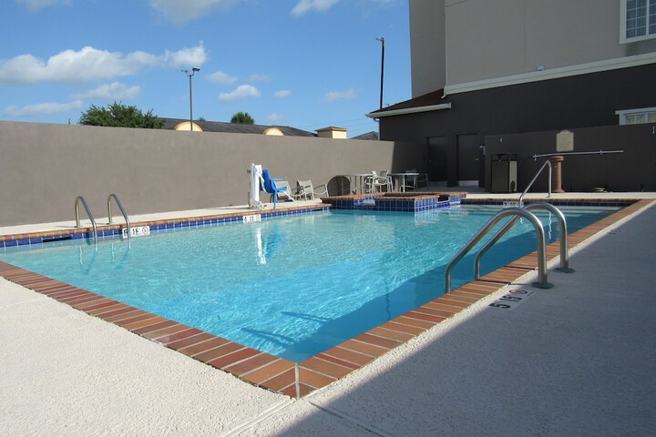 Pool 3 of 34