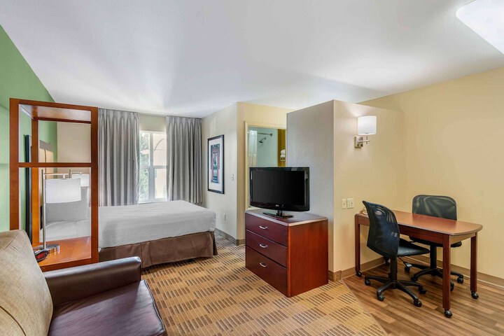 Room 26 of 32