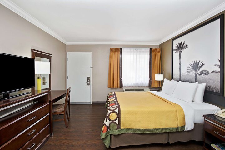 Room 19 of 24