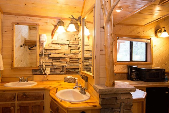 Upper Canyon Inn & Cabins