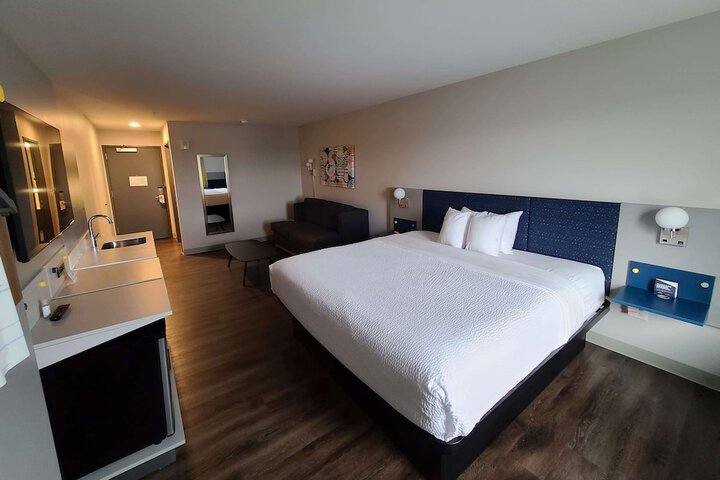 Room 3 of 23