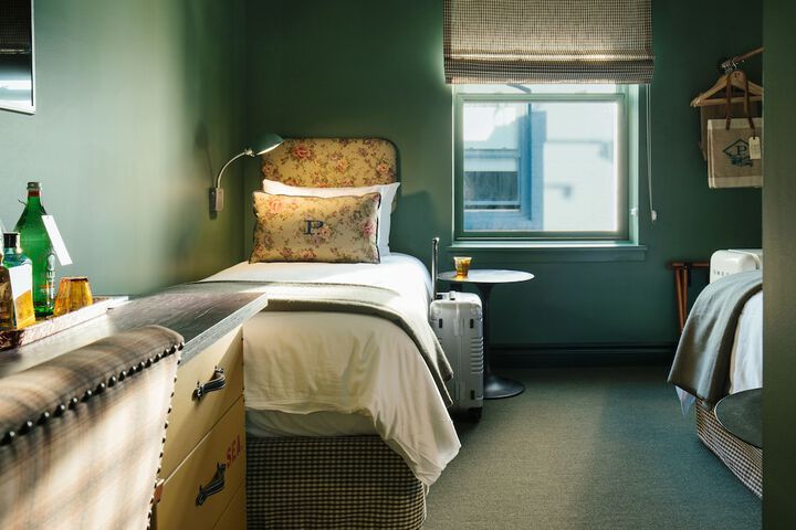 Room 15 of 59