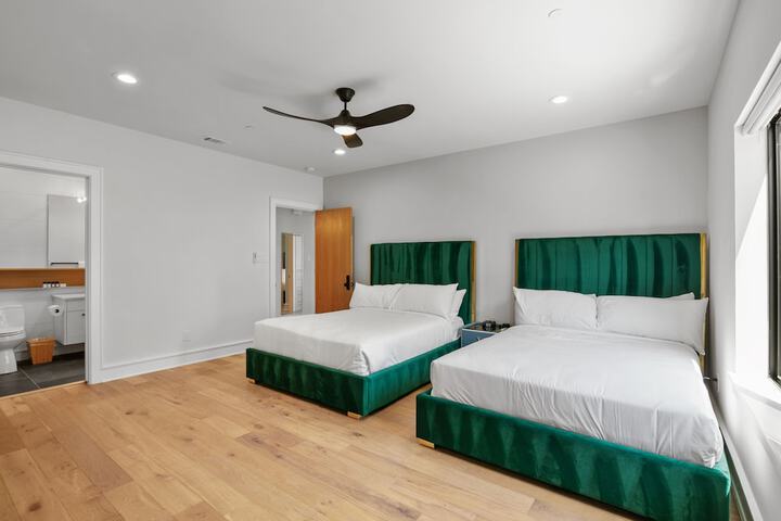 Room 147 of 250