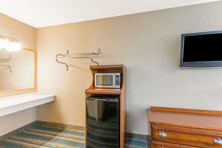 Room 9 of 14