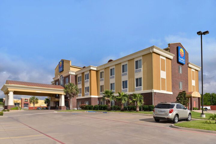 Comfort Inn & Suites (Formerly Executive Inn & Suites Mexia)