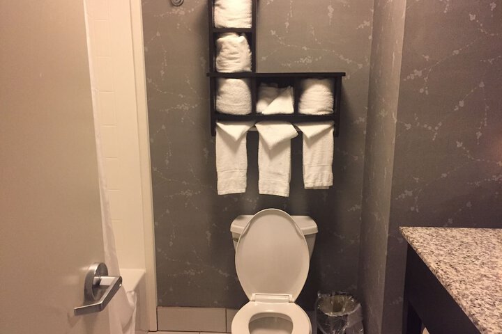 Room 18 of 118
