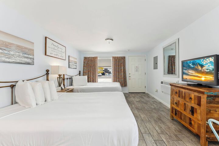 Daytona Inn & Suites