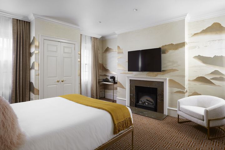 Room 32 of 64