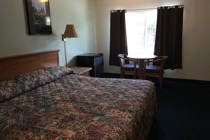 Room 5 of 9