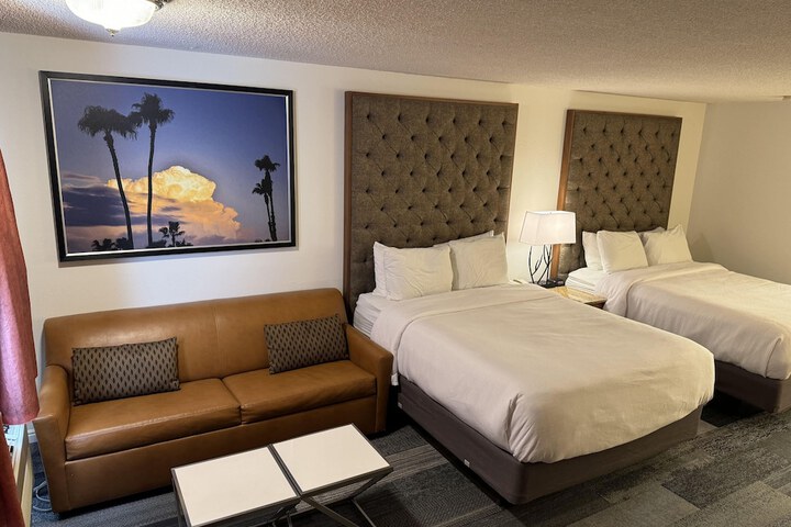 Room 32 of 34