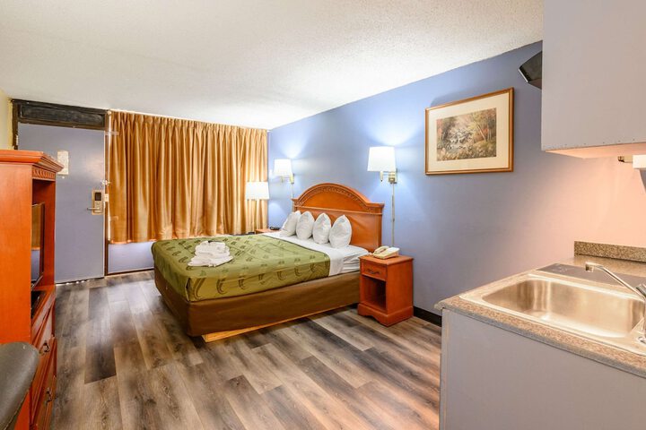 Room 18 of 33