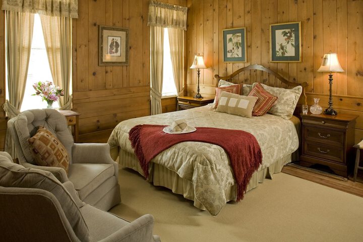 1906 Pine Crest Inn