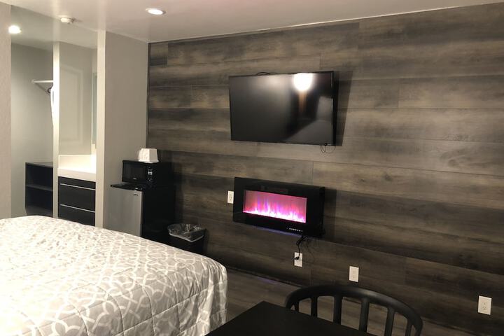 Room 33 of 46