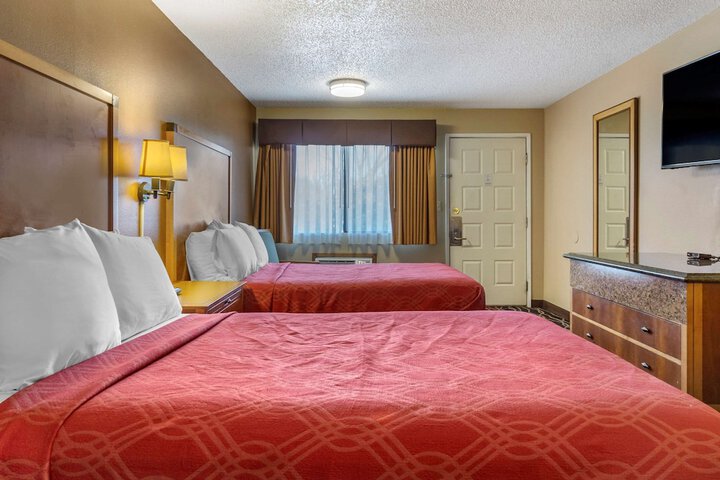 Room 8 of 40