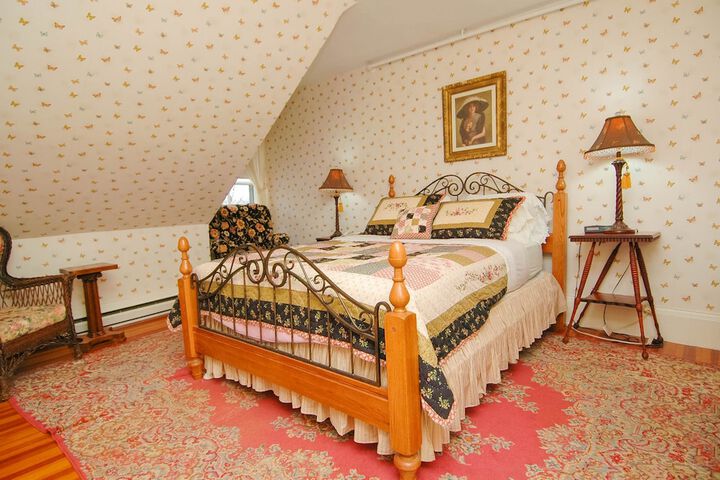 Room 35 of 132