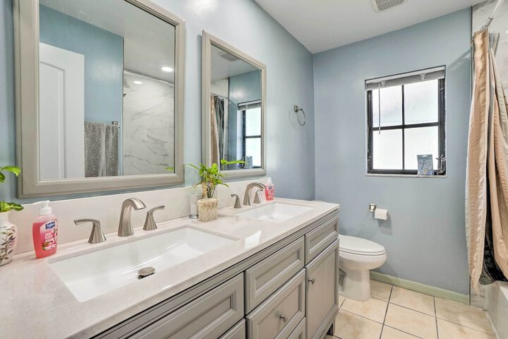 3 Mi to Philippe Park & Pier: Stunning Retreat