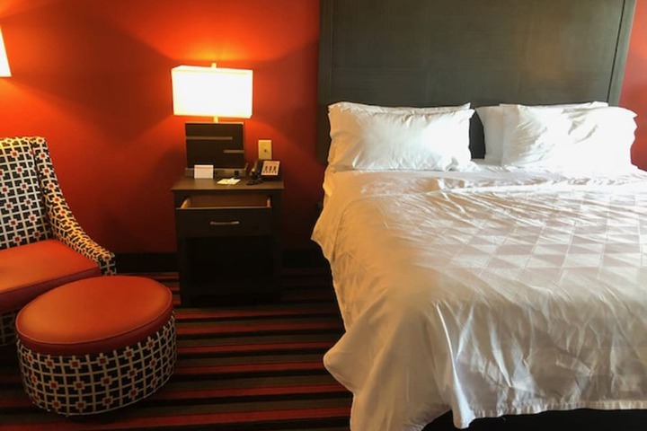 Holiday Inn & Suites Lafayette North by IHG