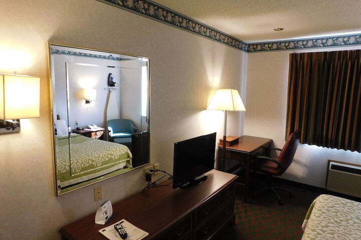 Room 25 of 40