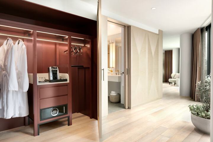 Room 40 of 78