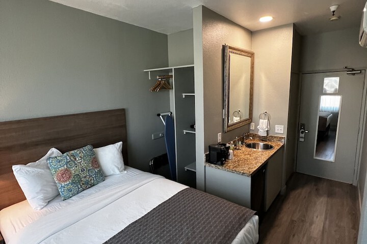 Room 60 of 63