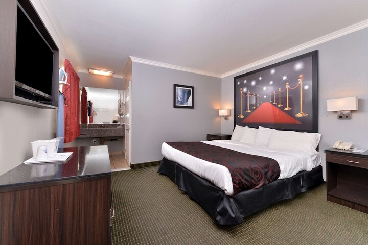 Room 10 of 18