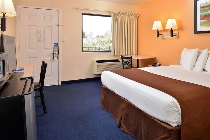 Room 12 of 24