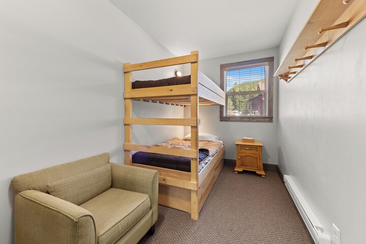 Room 30 of 46