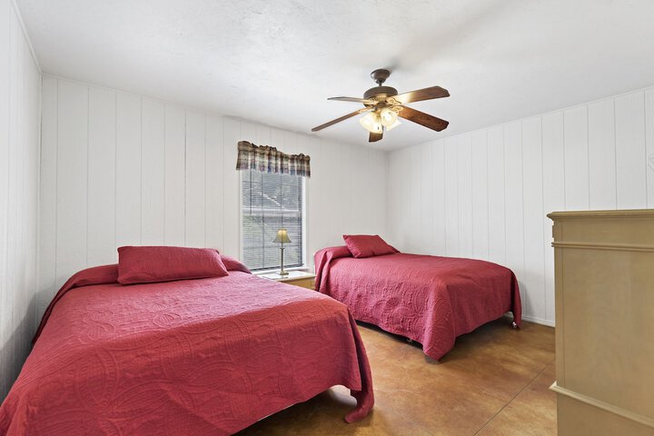 Room 127 of 213