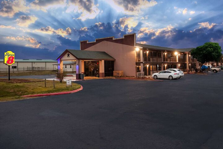 Hotel 2 of 33