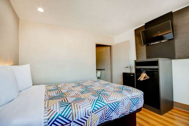 Room 20 of 29