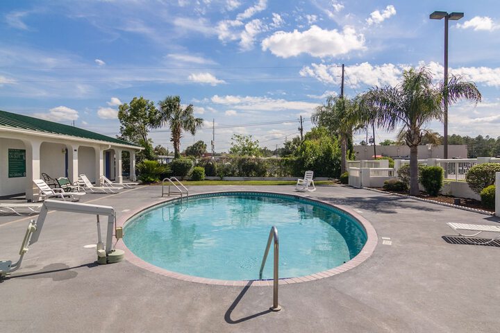 Motel 6 Waycross GA